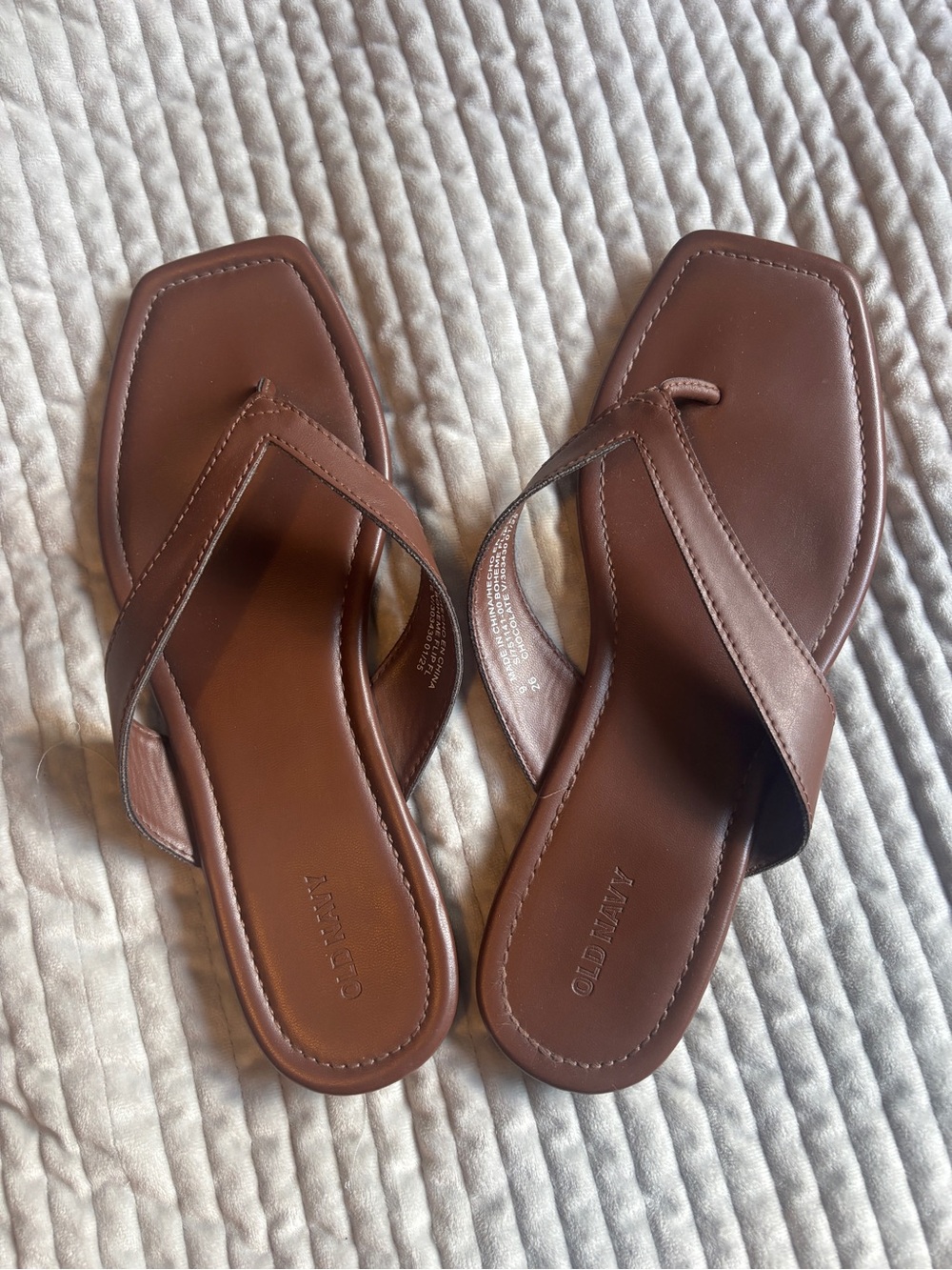 Old Navy Brown Square-Toe Thong Sandals – Size 9
